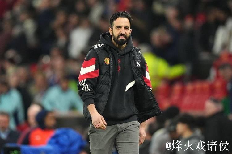 曼联风波再起!阿莫林质疑青训能力,外租球员晒图反击 曼联风波再起!阿莫林质疑青训能力,外租球员晒图反击